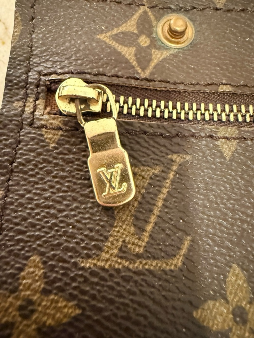 Louis Vuitton Brown Monogram Canvas Neverfull Pouch with Gold Hardware - Picture 3 of 9
